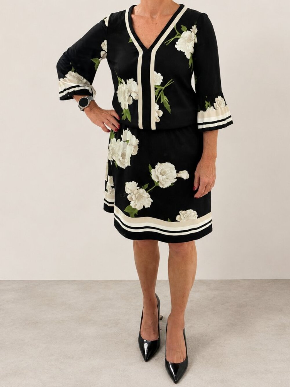 Black/White/Tan Floral Dress Black House White Market Size Small